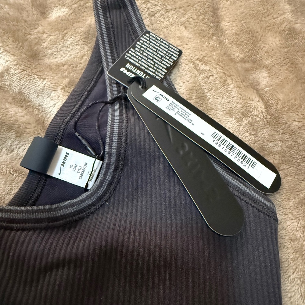 Nike SKIMS Ribbed Seamless - Picture 8 of 11